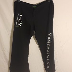 Black capri yoga pant